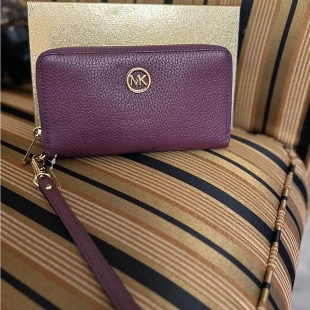 Valentines 💝 Michael kors fulton large wallet phone case leather